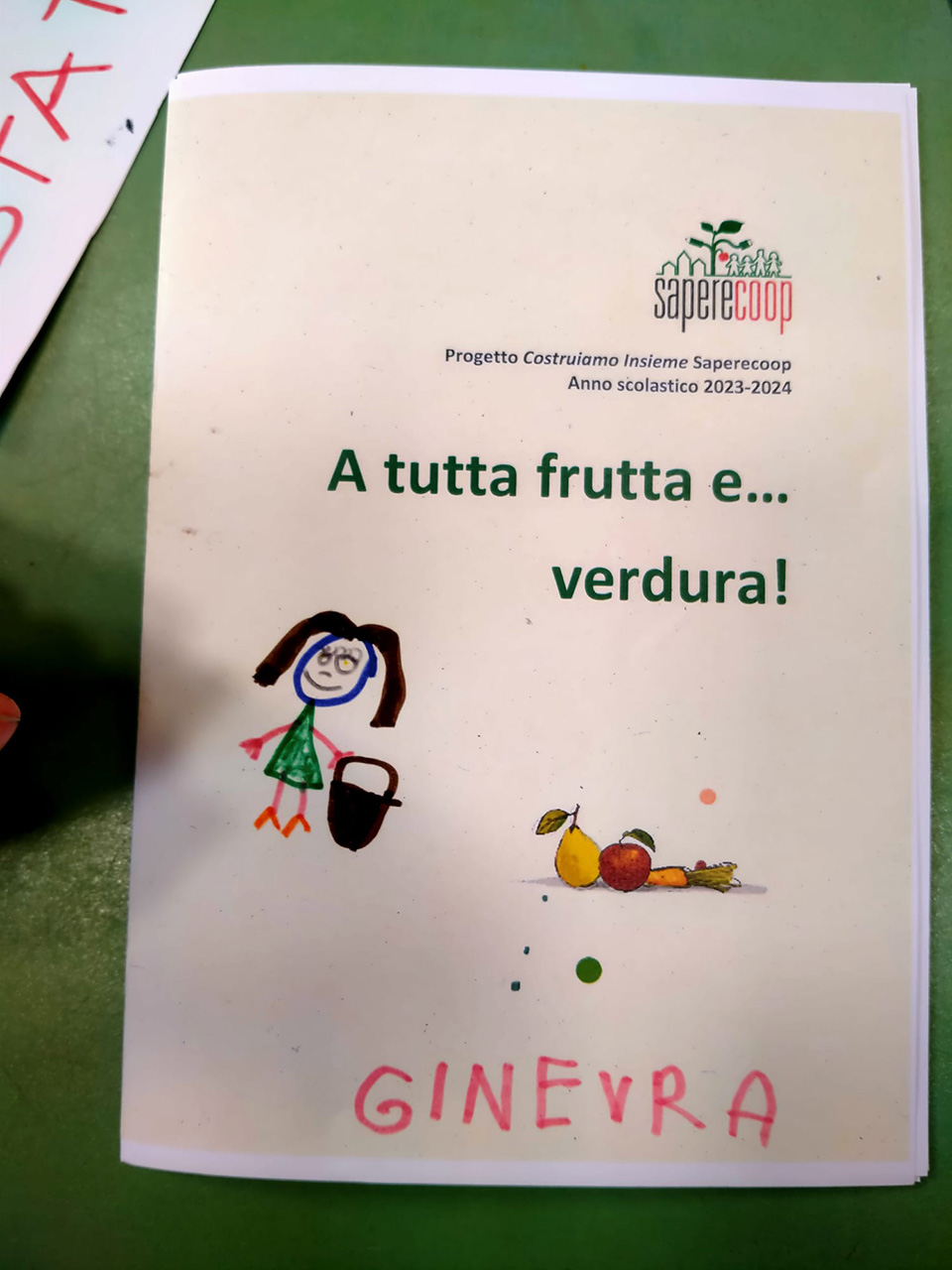 copertina documento a tutta frutta e verdura con disegno creato da bambino